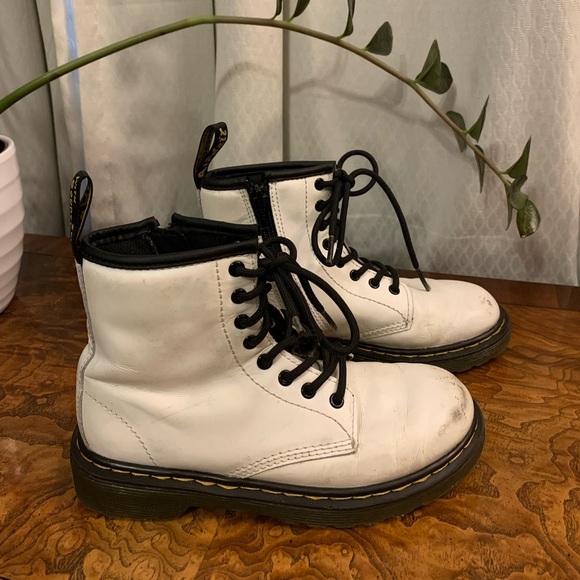 Dr. Martens 1460 8-Eye Boot - Little Kid / Big Kid - White size 1 unisex - Picture 2 of 9